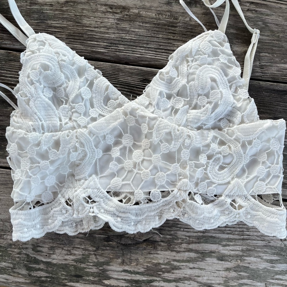 RUMOR WHITE CROCHETED LINED CROP TOP SIZE 8, NWT